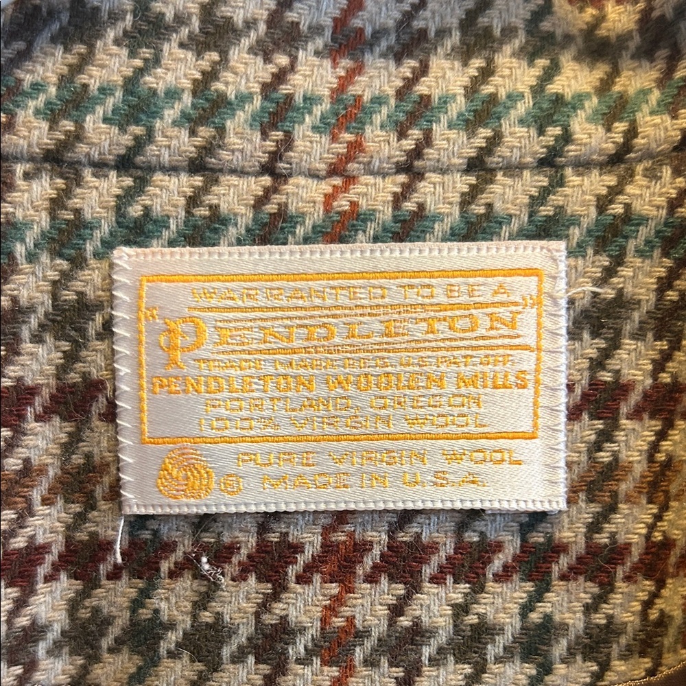 Pendleton Women's Houndstooth Blazer in Brown and Cream - Picture 2 of 5